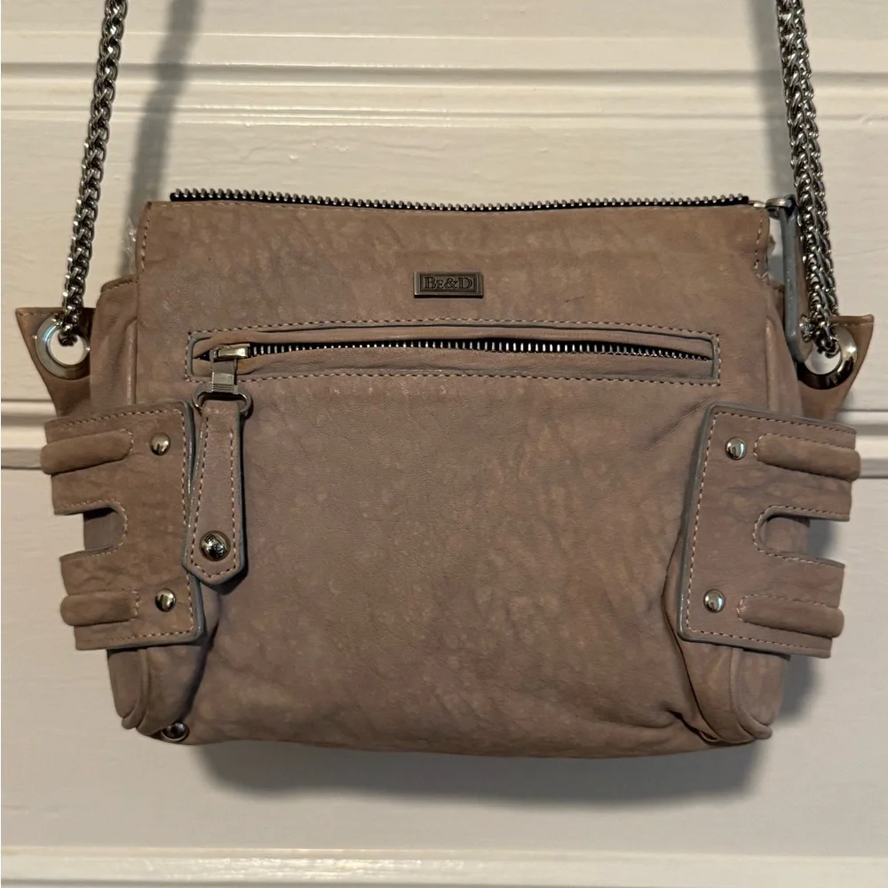 ❤️🔥❤️🔥 Be & D Elegant Tan with Silver Chain Shoulder Bag - Picture 4 of 7